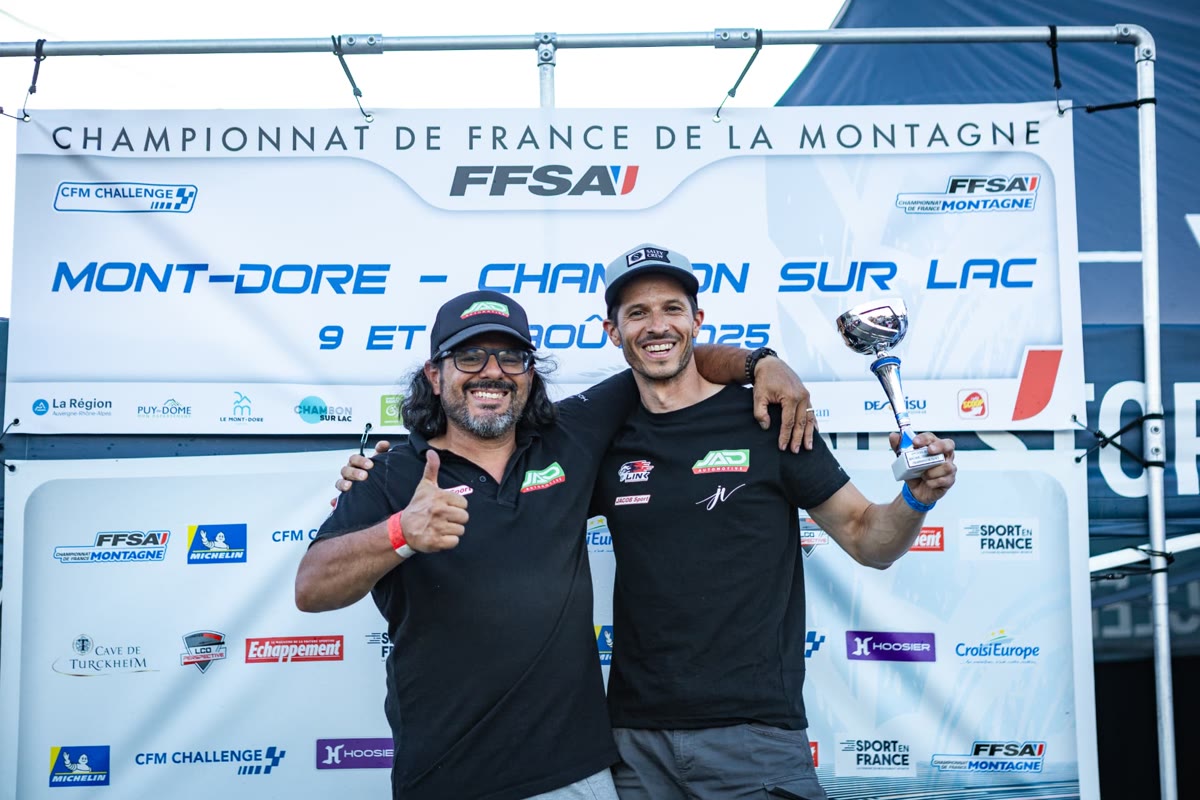 L'équipe JAD Automotive sur le podium du Mont-Dore 2025